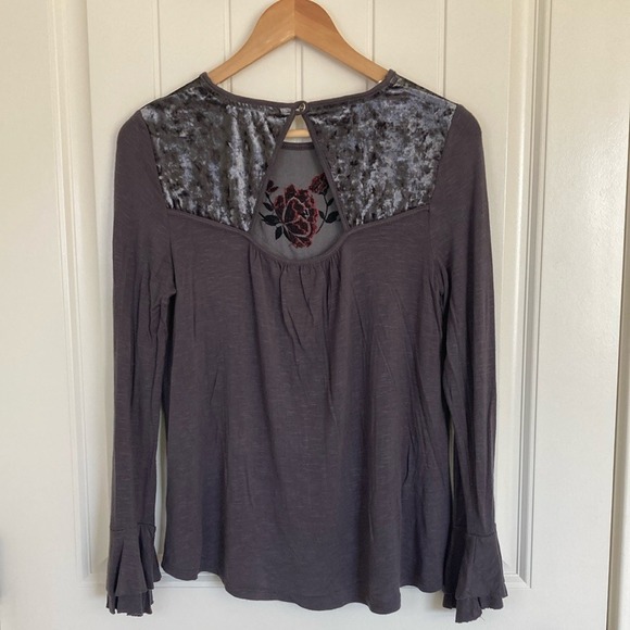 Altard State Womens Velvet Floral Boho Bell Sleeve Blouse Tip Size S Grey Red - Picture 9 of 11